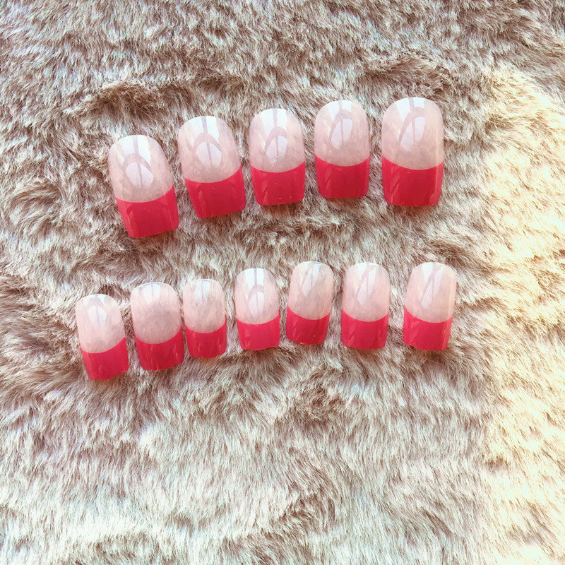 Elegantes French Tip Press-On Nagelset mit bunten Akzenten