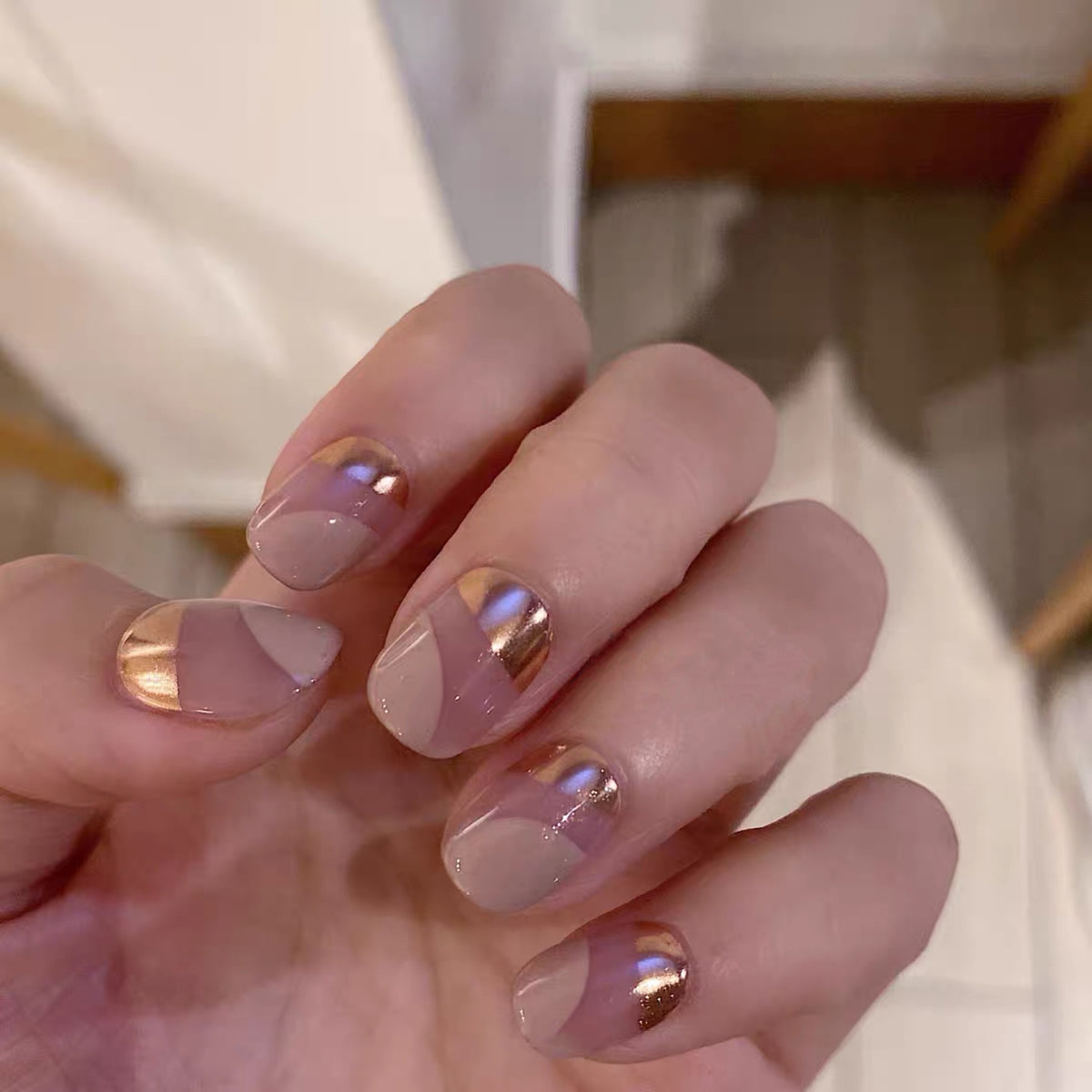 Kunstnägel mit edlem Design und Metallic-Finish Brehn