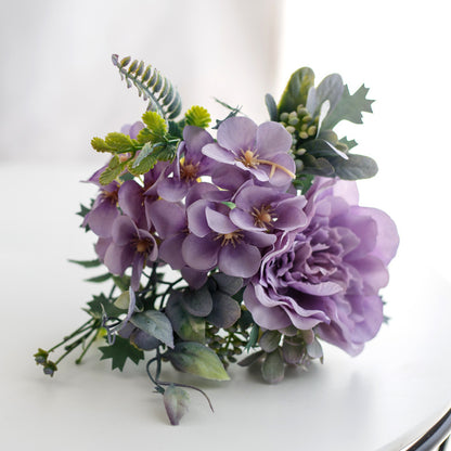 Künstliches Blumenarrangement