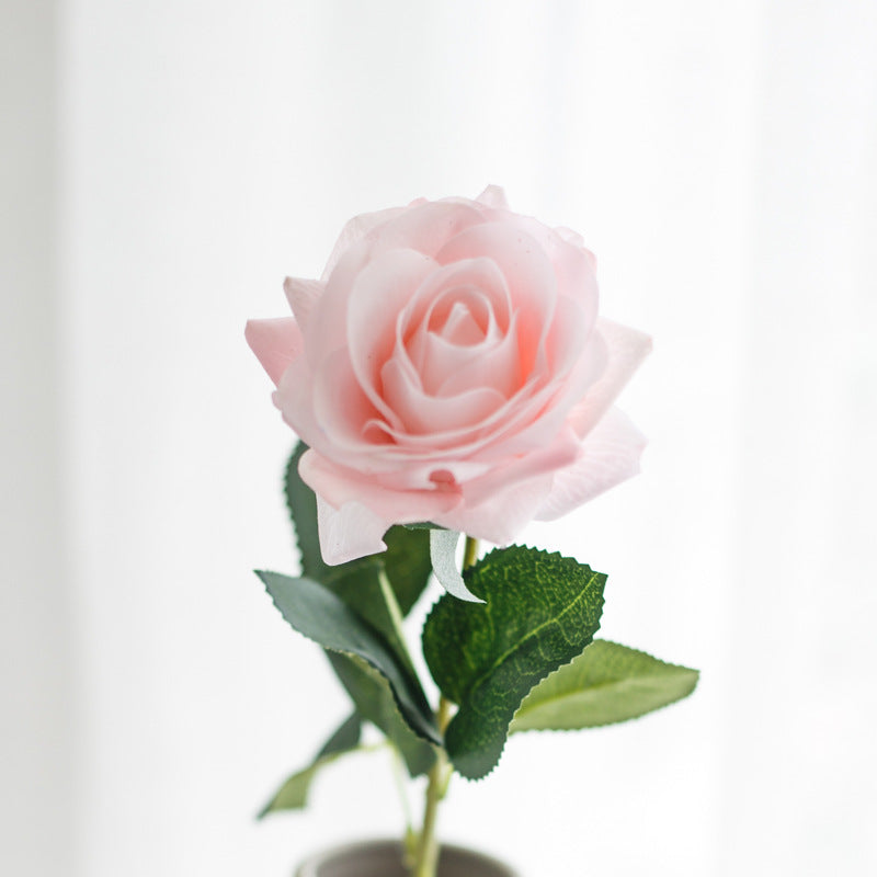 Realistische synthetische Rosenstiel