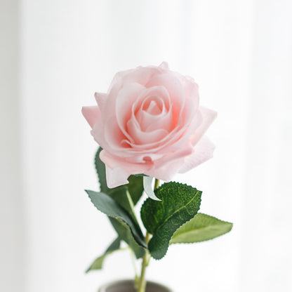 Realistische synthetische Rosenstiel