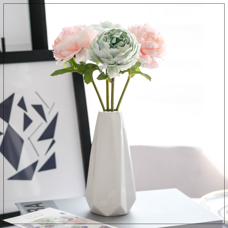 Lebensechte Pfingstrosen-Blumenarrangement