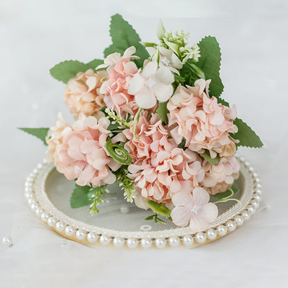 Elegante Blumenarrangement  1790318260