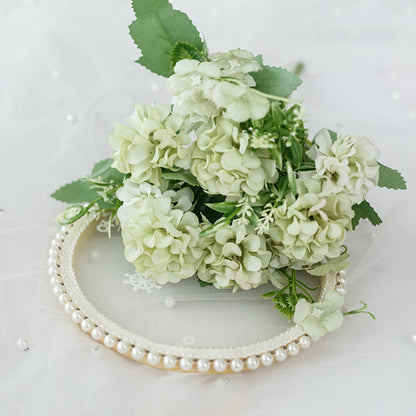 Elegante Blumenarrangement  1790318260