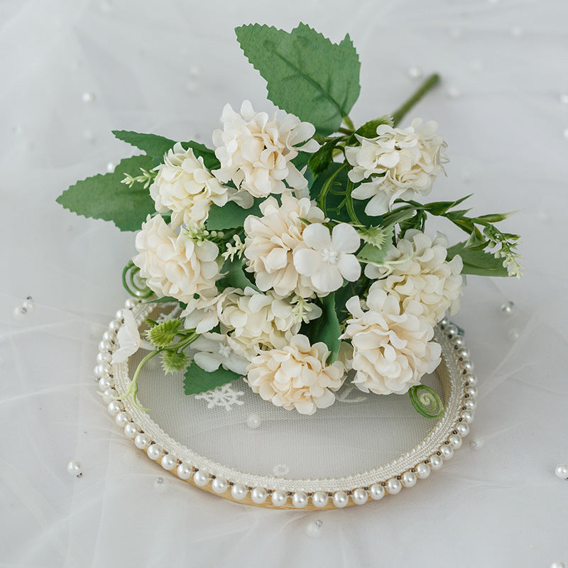 Elegante Blumenarrangement  1790318260