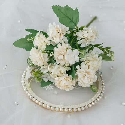 Elegante Blumenarrangement  1790318260