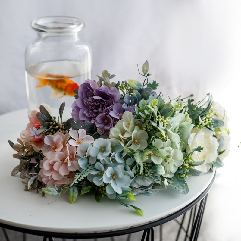 Künstliches Blumenarrangement