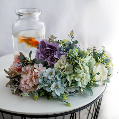 Künstliches Blumenarrangement