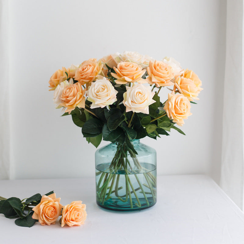 Realistische synthetische Rosenstiel