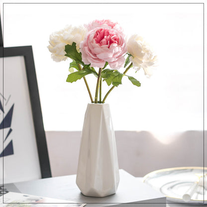 Lebensechte Pfingstrosen-Blumenarrangement
