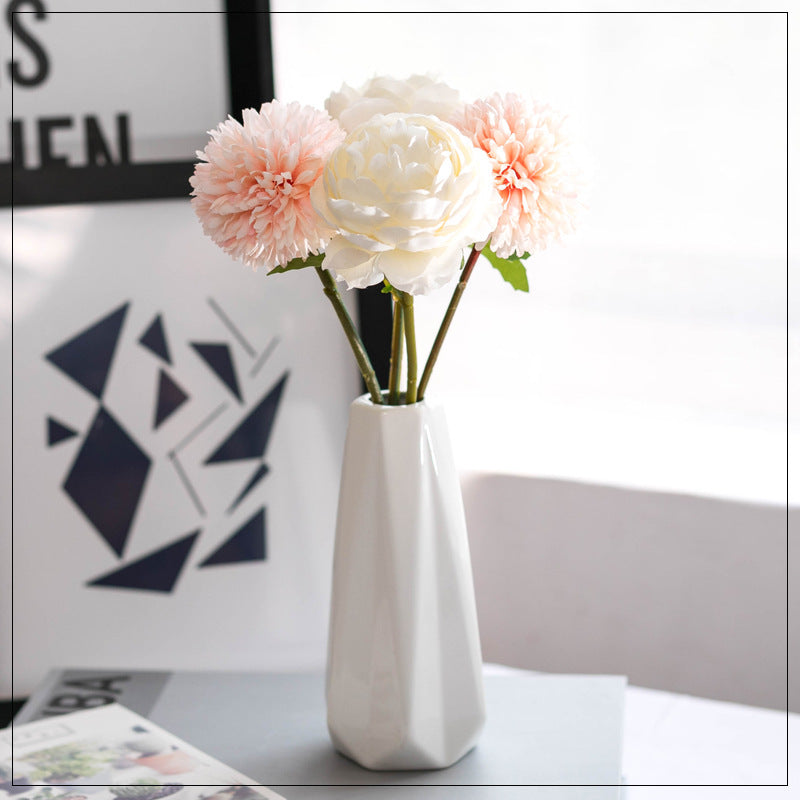 Lebensechte Pfingstrosen-Blumenarrangement