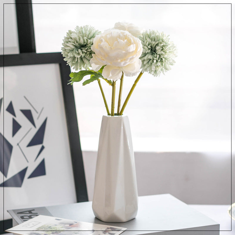 Lebensechte Pfingstrosen-Blumenarrangement
