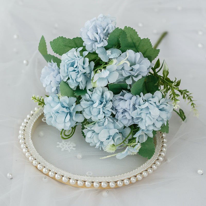 Elegante Blumenarrangement  1790318260