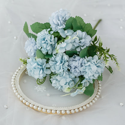 Elegante Blumenarrangement  1790318260