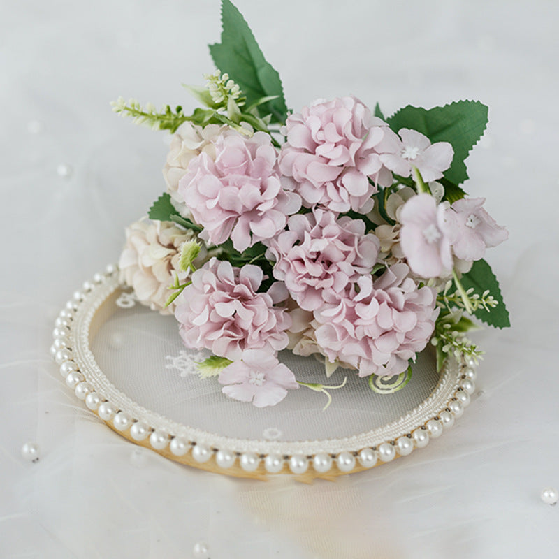 Elegante Blumenarrangement  1790318260
