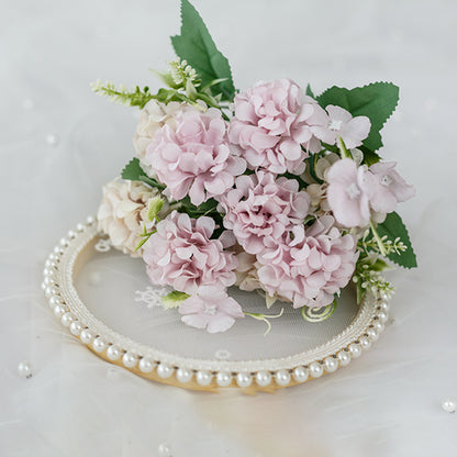 Elegante Blumenarrangement  1790318260