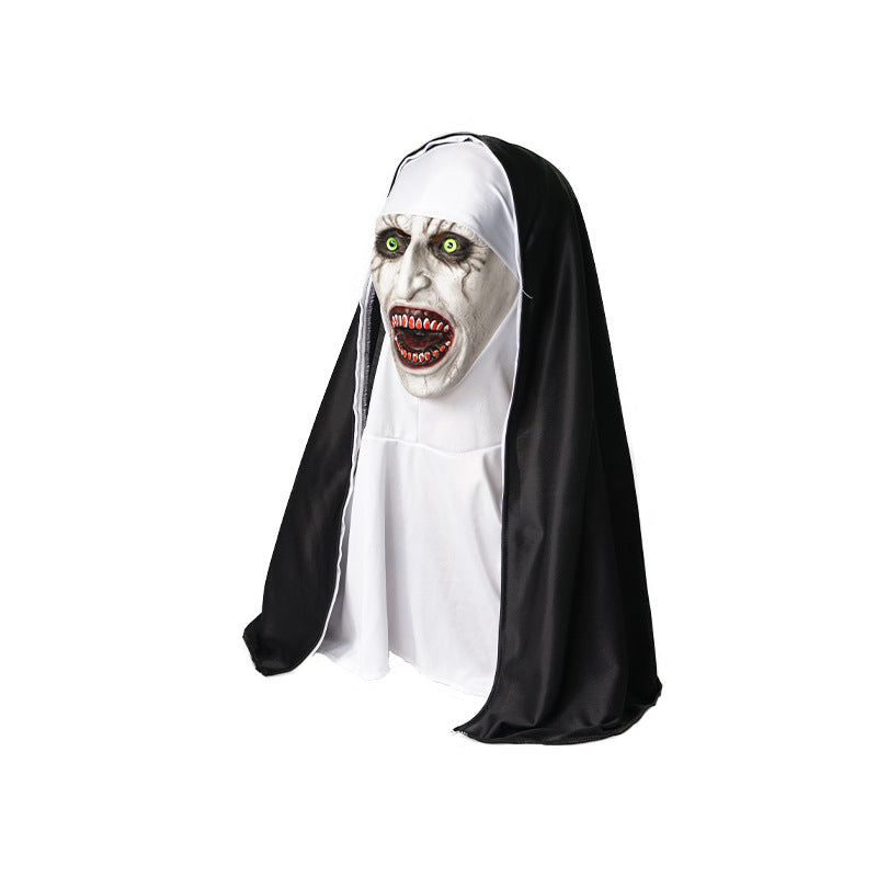 Horrormaske Nonne aus Latex mit realistischer Gesichtsprofilierung und Stoffkapuze