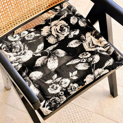 Dünnes Sitzkissen mit Rutschschutz und Blumenmuster