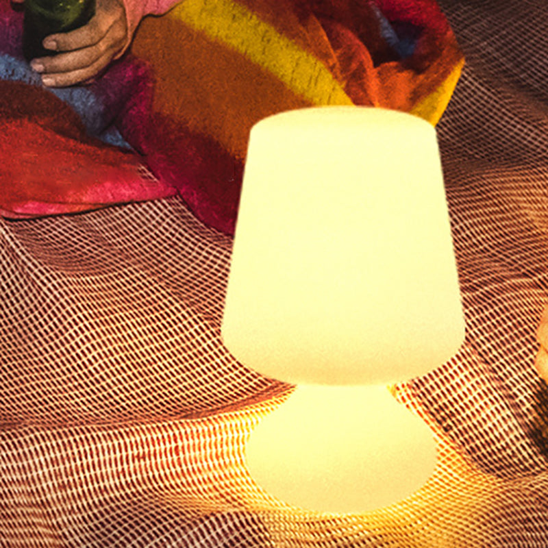 Moderne Minimalistische PE Becherform USB LED Tischlampe Nachtlicht für Außenpatio | Brehn