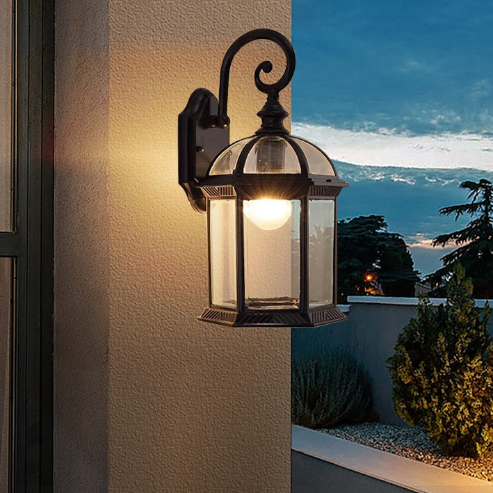Traditioneller Vintage sechseckiger Schloss-Aluminium-Glas 1-Licht Außenwandlaterne für Garten | Brehn
