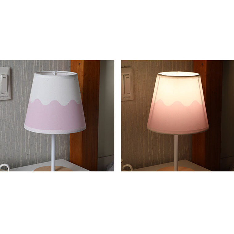 Brehn | Nordic Vintage Stoff Cone Massivholz LED Tischlampe