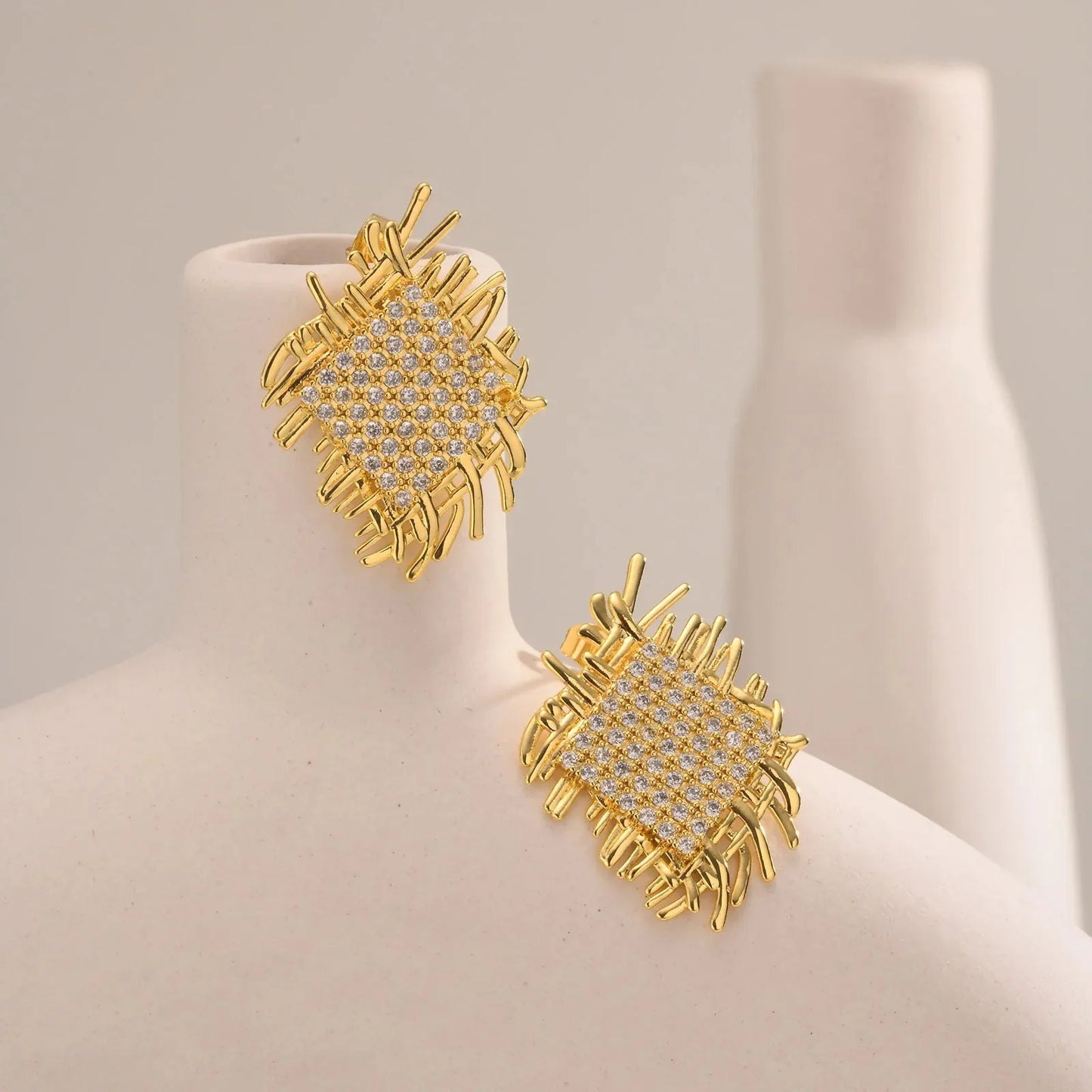 Brehn | 14k Geflochtene Diamant Quadratische Ohrringe