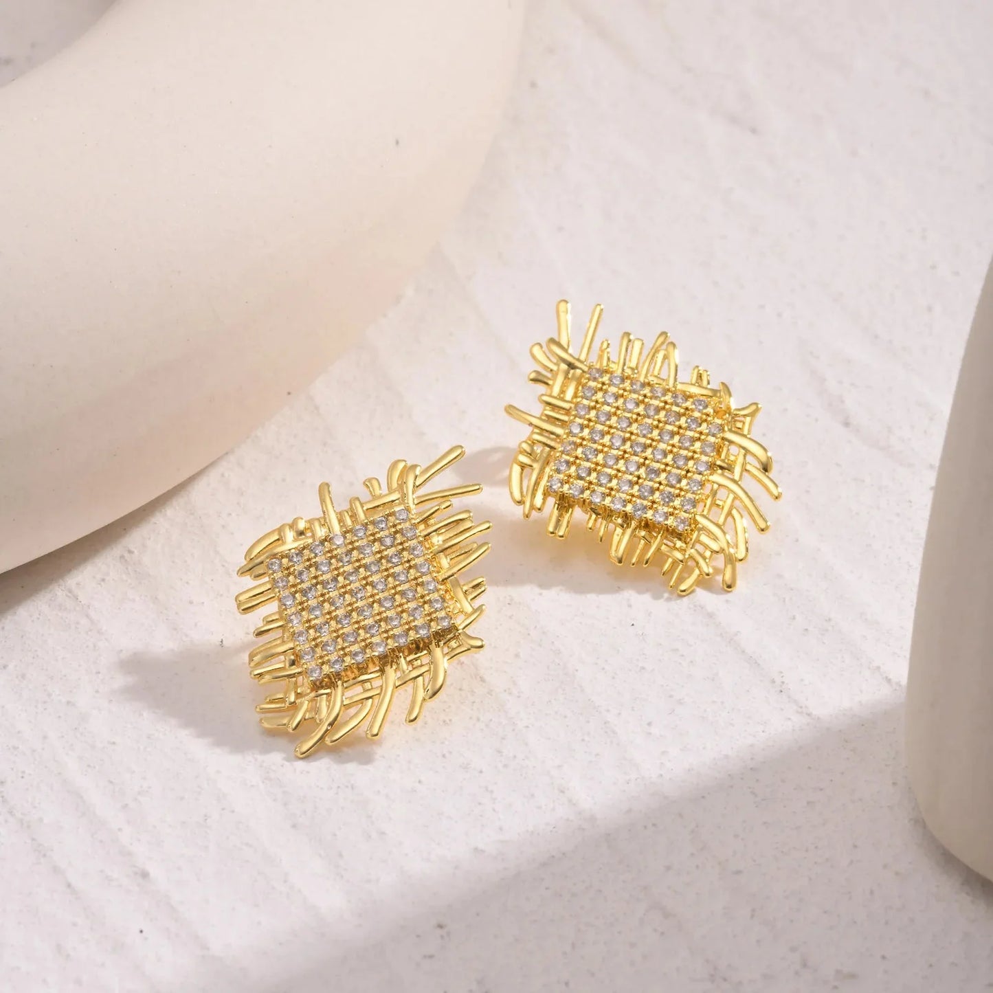 Brehn | 14k Geflochtene Diamant Quadratische Ohrringe