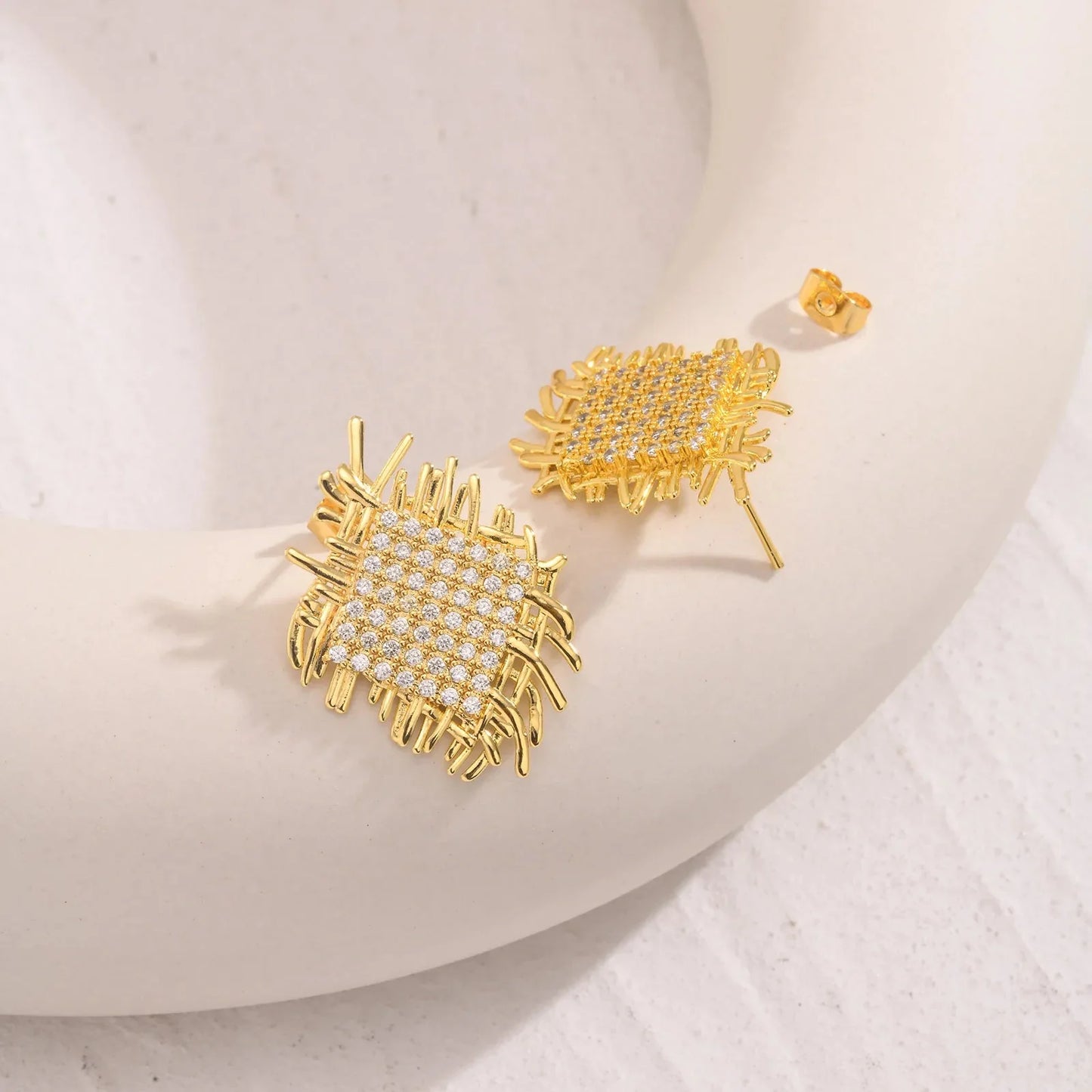Brehn | 14k Geflochtene Diamant Quadratische Ohrringe
