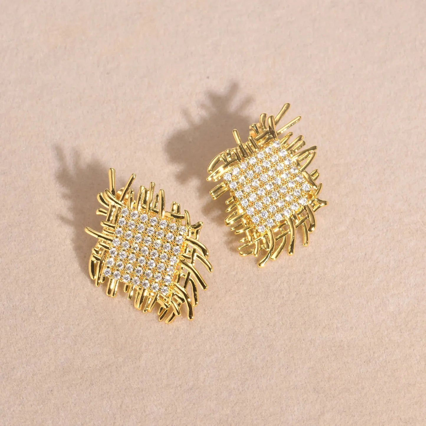 Brehn | 14k Geflochtene Diamant Quadratische Ohrringe