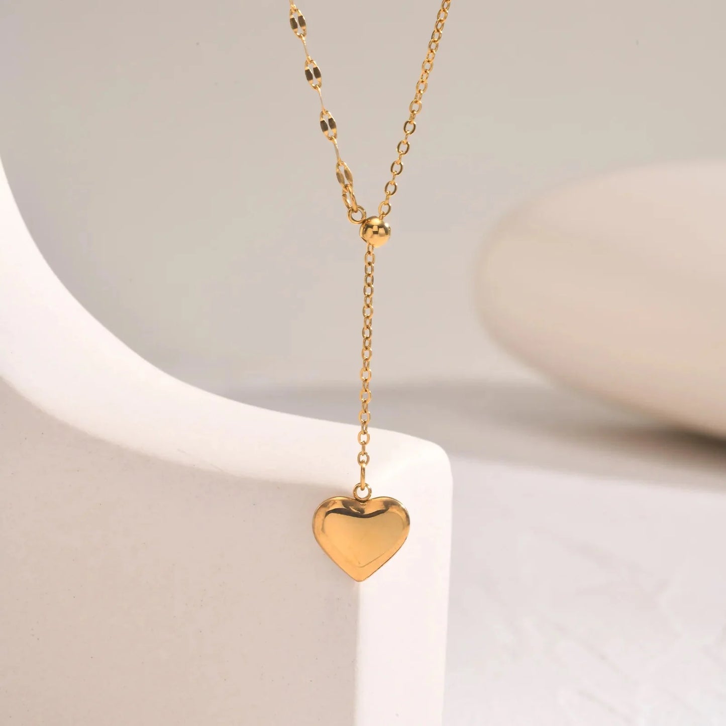 Brehn | 14k zart feminine Herz Hängeleuchte