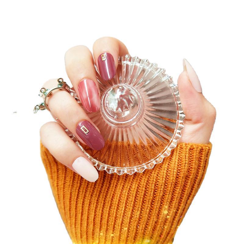 Glamouröse Kunstnägel mit Glitzer- und Strassverzierungen Brehn
