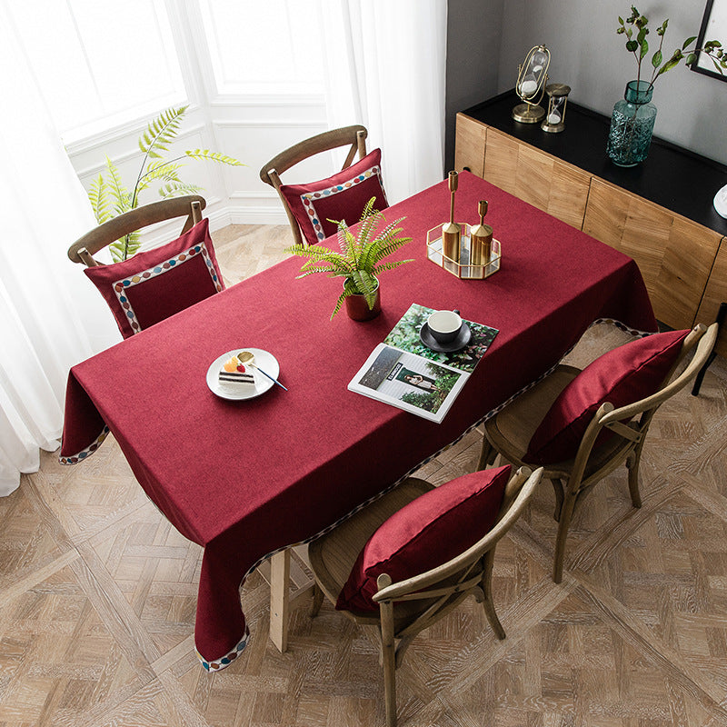 Dekorativer Tischdecke mit geometrischem Rand