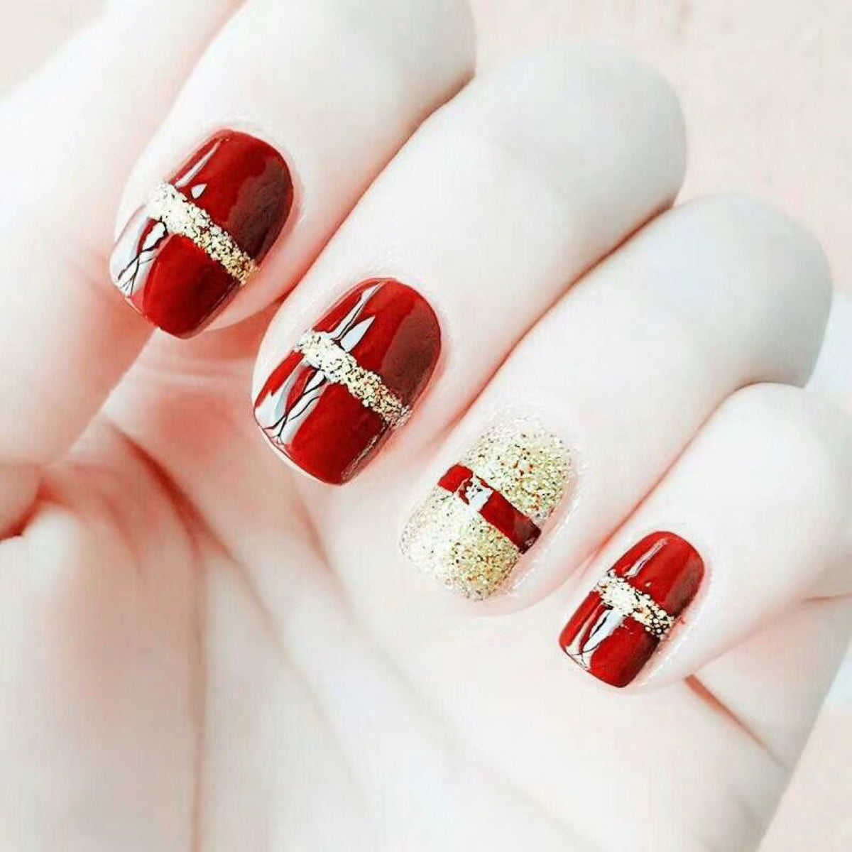 Festliches Press-On Nagelkunstset