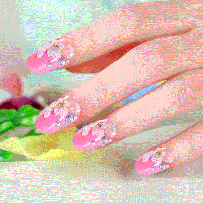 Blumenverzierte Press-On Nagelkunst