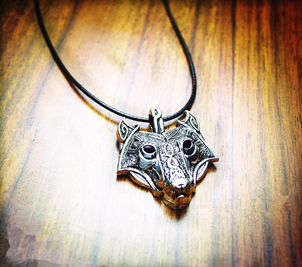 Norse Wolf Head Necklace - Kostenloser Versand! | Brehn