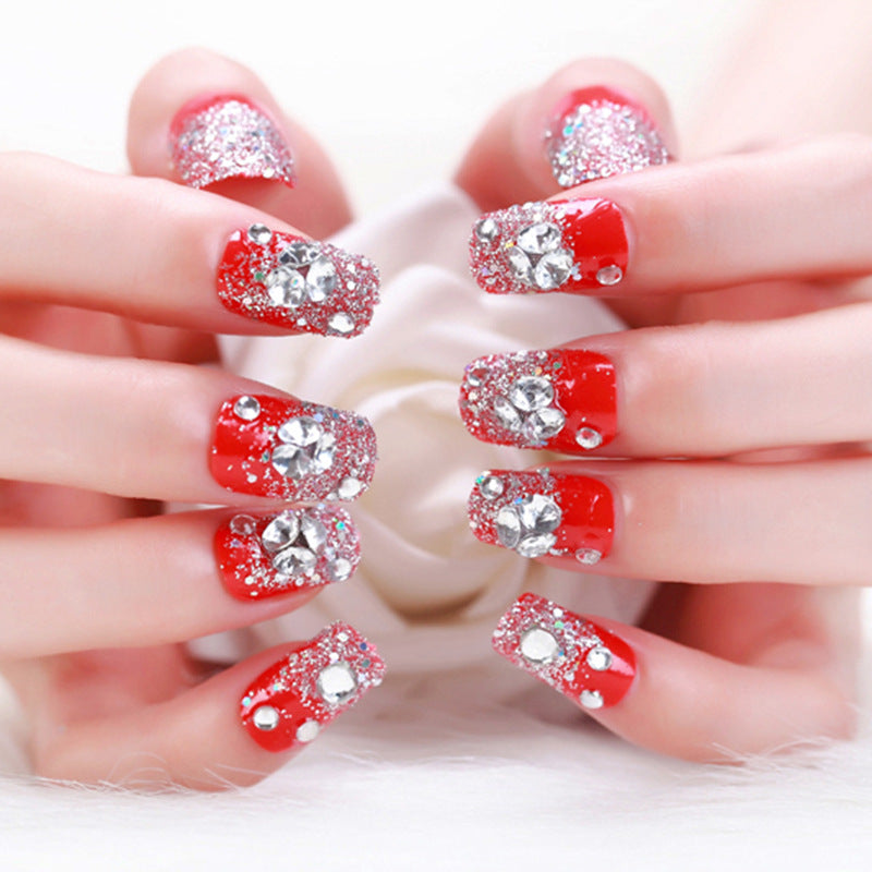 Glitzernde Nagelkunst
