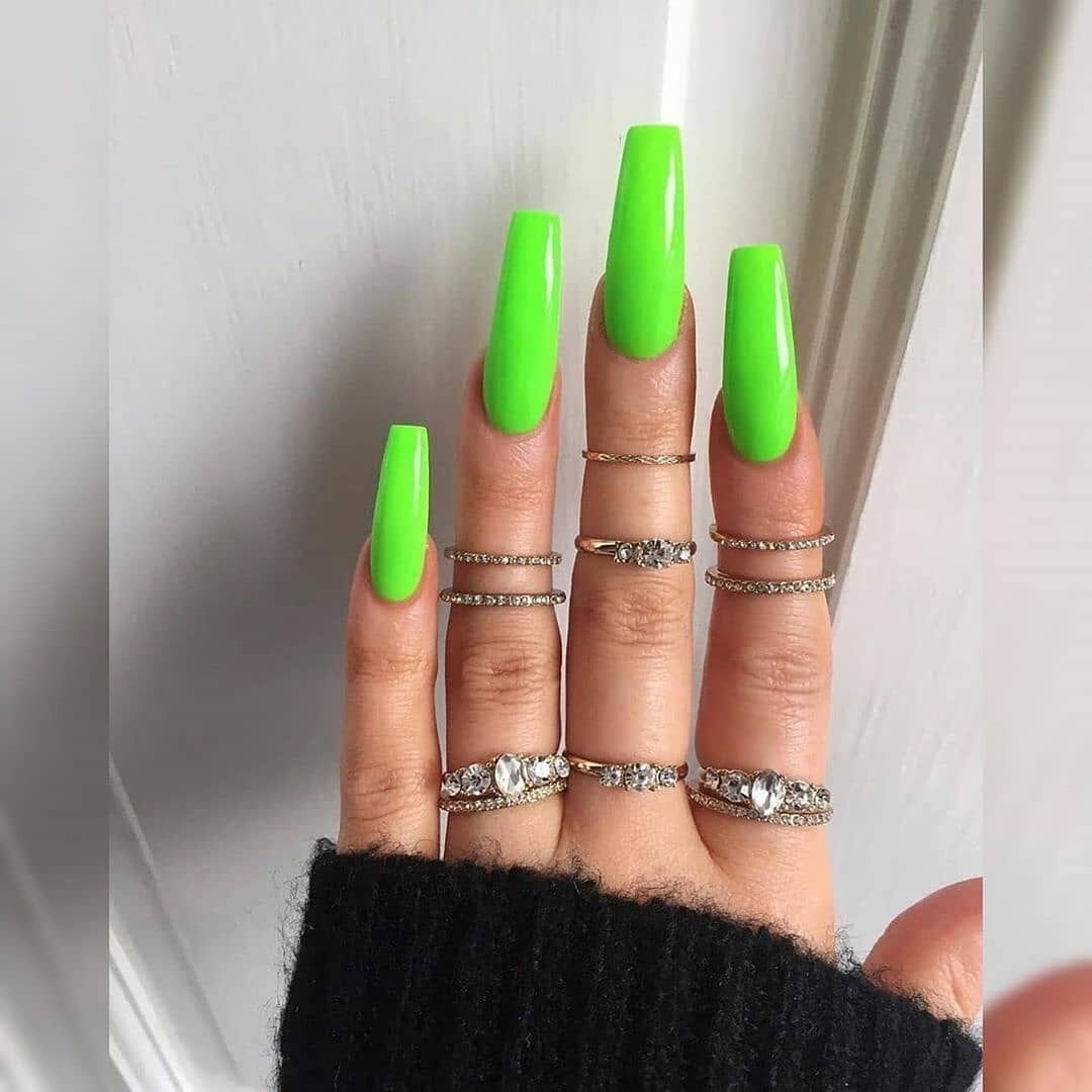 Künstliche Nagelverlängerungen mit Hochglanz-Finish Brehn