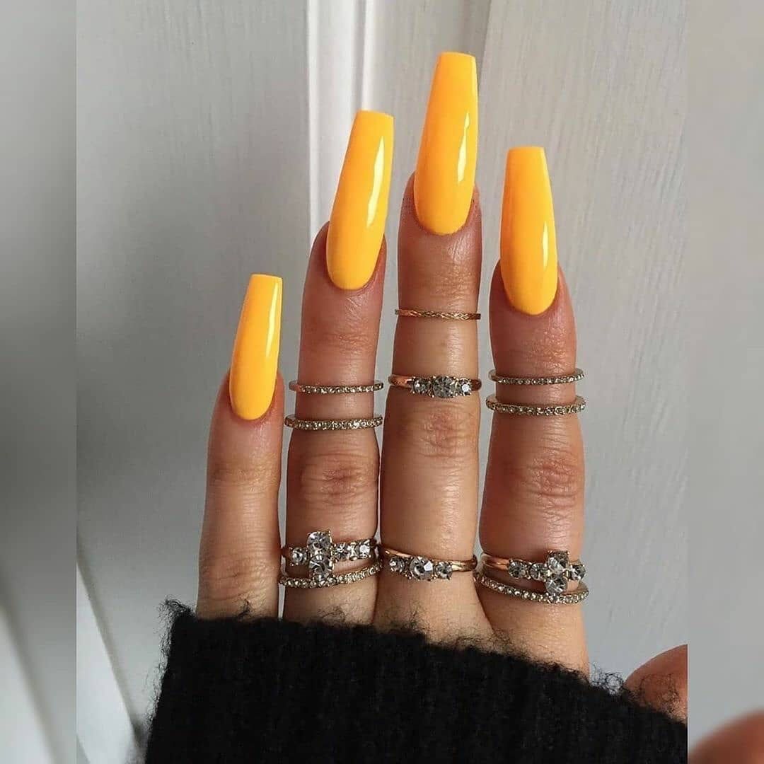 Künstliche Nagelverlängerungen mit Hochglanz-Finish Brehn