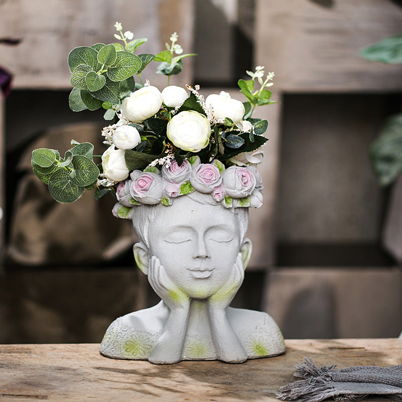 Dekorativer Kopf mit Rosenkranz Brehn
