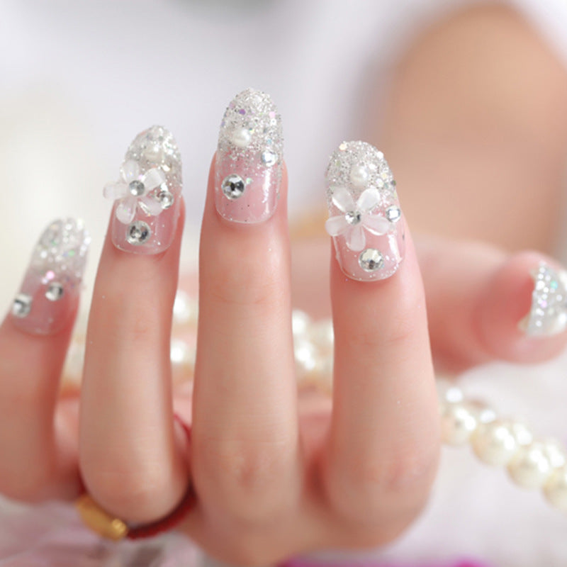 Kunstnägel mit filigranen Blumenverzierungen Brehn