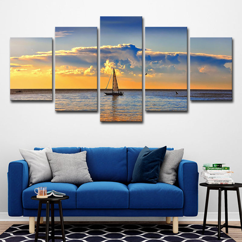 Brehn | Fotografie Segelboot im Ozean Sonnenuntergang Kunstdruck für das Wohnzimmer, Himmelblau und Gelb