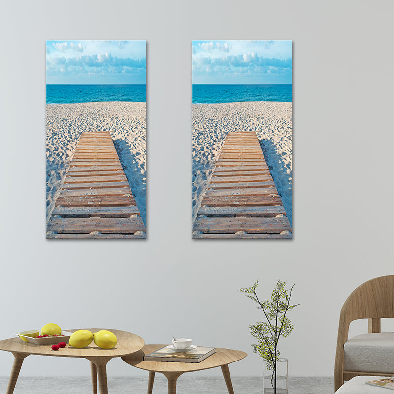 Brehn | Fotografie Moderne Wandkunst mit Gerade Brücke zum Meer Muster in Braun-Blau