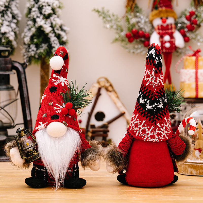 Weihnachts-Wichtelfigur mit Strickmütze, stehend