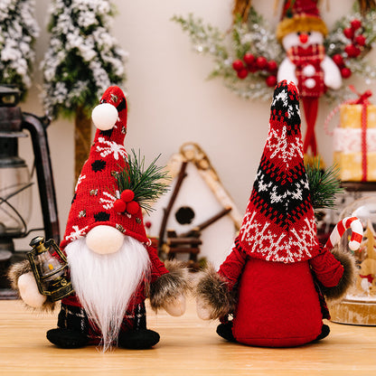 Weihnachts-Wichtelfigur mit Strickmütze, stehend
