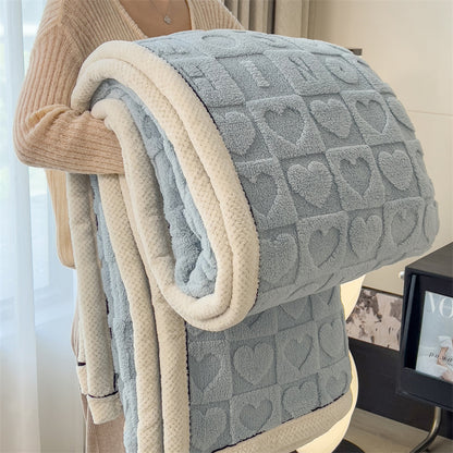 Flauschige Wohndecke mit Herz-Muster, beidseitig verdickt