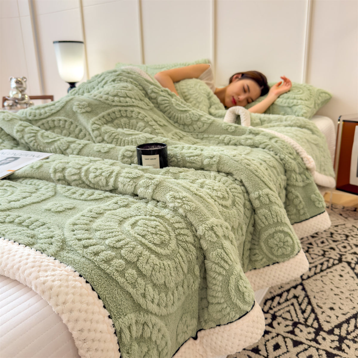 Weiche Korallenfleece-Decke mit Blumenmuster
