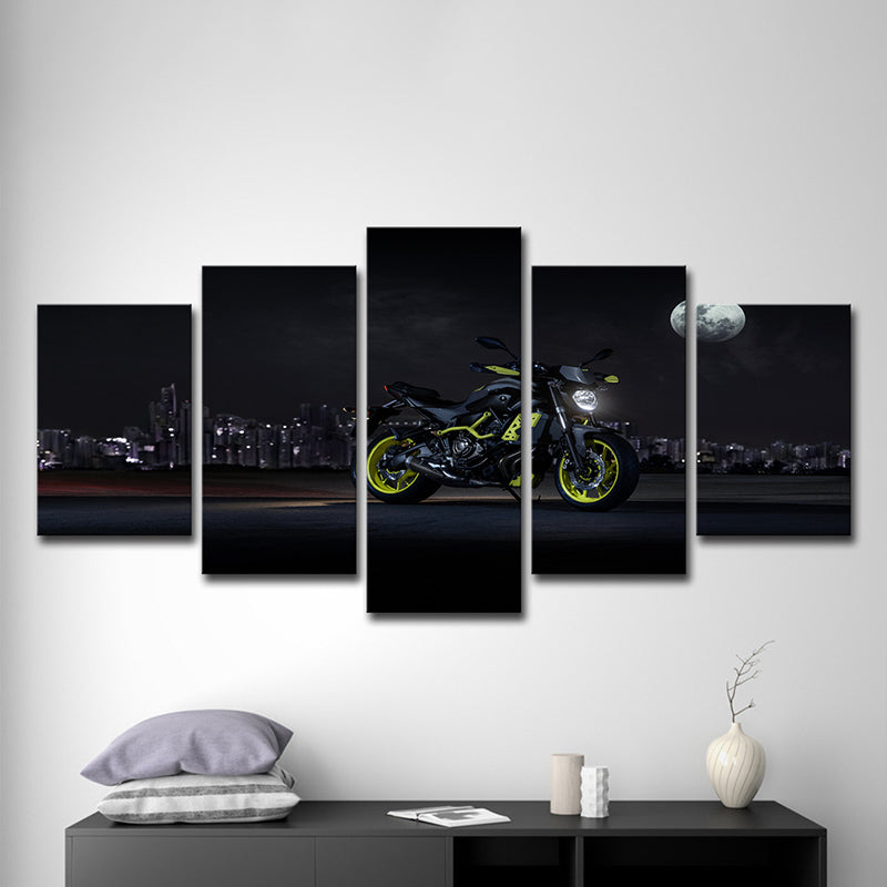 Brehn | Cool Motorbike Ride Canvas Art voor Jongenskamer Maan Nacht Stadslandschap Wanddecoratie in Zwart