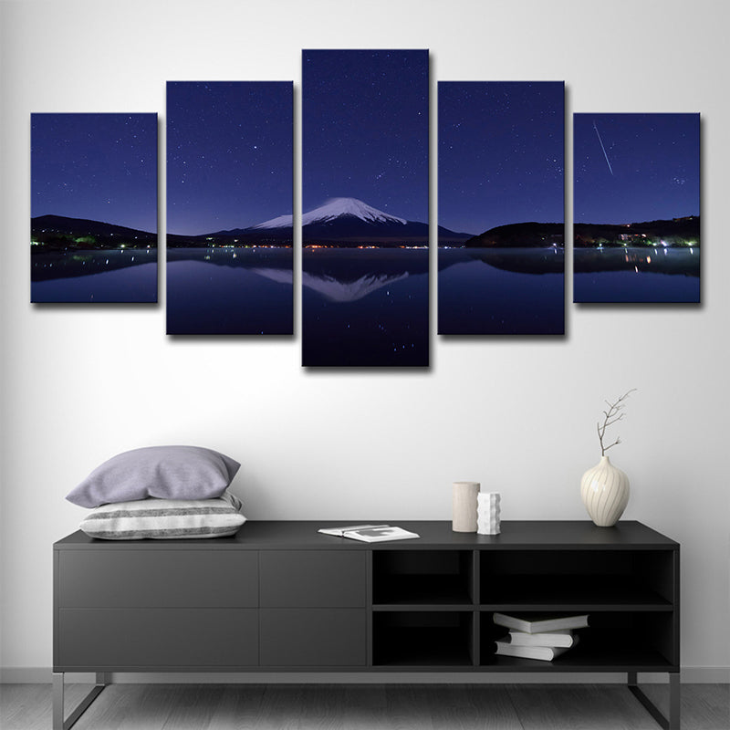 Brehn | Mount Fuji Nachtansicht Kunstdruck Blau-Schwarz Zeitgenössische Wanddekoration für das Wohnzimmer