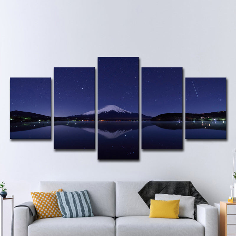 Brehn | Mount Fuji Nachtansicht Kunstdruck Blau-Schwarz Zeitgenössische Wanddekoration für das Wohnzimmer