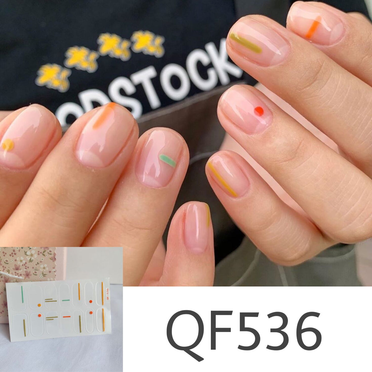 Künstliche Nagelkunst mit Sterndesign Brehn